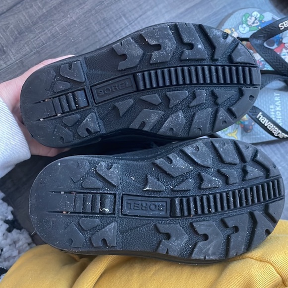 Sorel. Toddler Size 9. Winter Boots - Picture 4 of 4